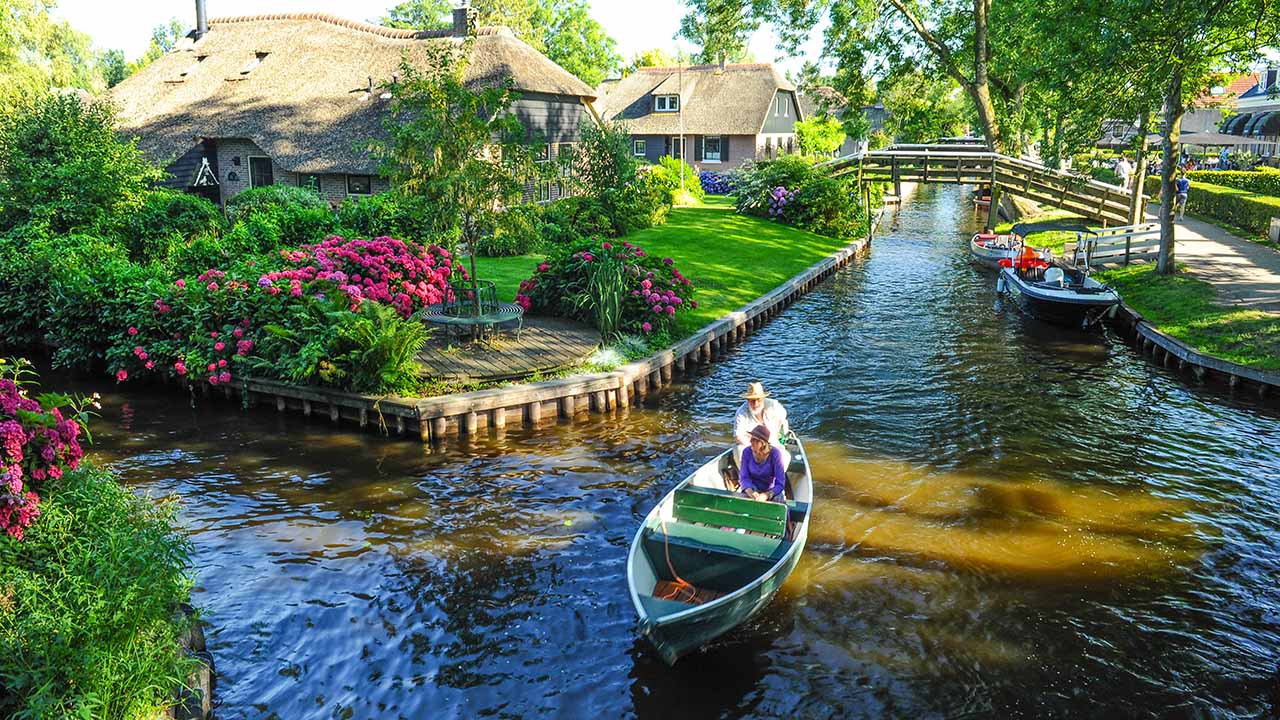 GIethoorn on the boat