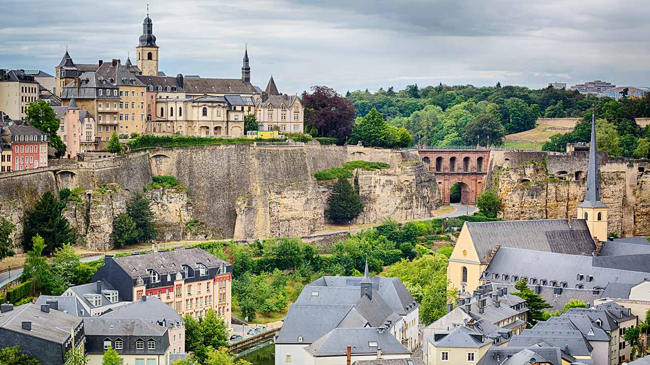 Люксембург достопримечательности, казематы Петрус, Церковь Иоанна Крестителя, мост Pont Du Chateau, собор Нотр Дам Люксембург