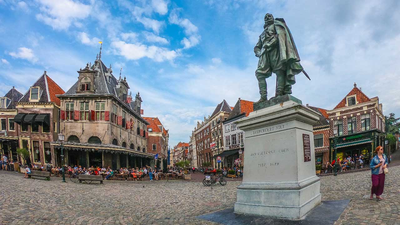 Rode steen Hoorn, monument of Jan Pieterszoon Coen in Hoorn