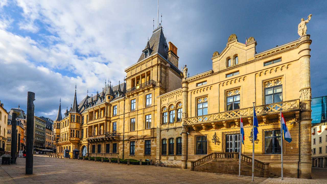 Grand Ducal Palace Luxembourg, Дворец - резиденция Великого Герцога Люксембургского, достопримечательности Люксембурга, что посмотреть в Люксембурге